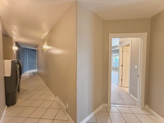 Building Photo - Garden Level in Luxury Home Available Now