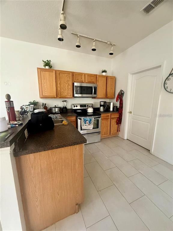 Building Photo - 1008 Royal Ridge Dr