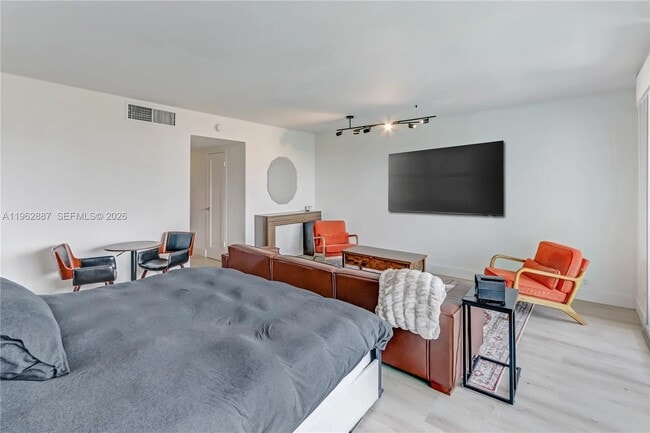 Building Photo - 1000 West Ave