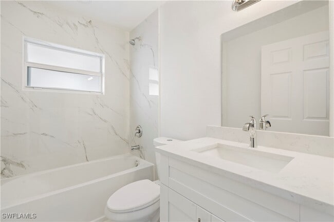 Building Photo - 732 Asher St E