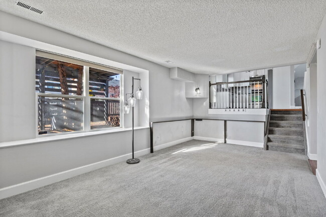 Building Photo - Beautiful 4 Bedroom Home with Backyard The...