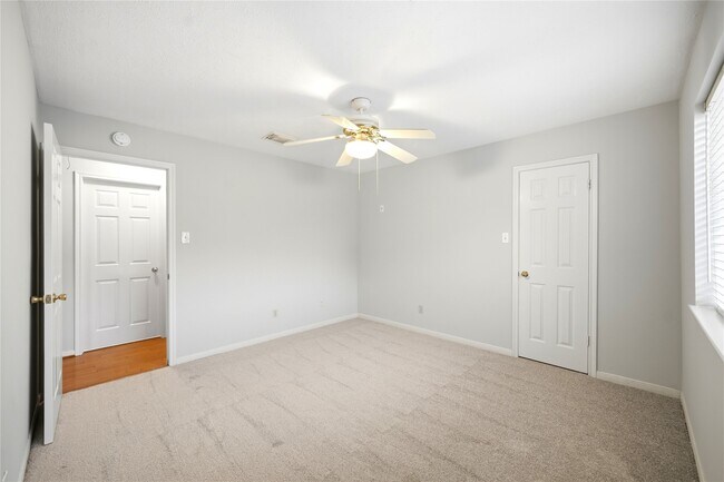 Building Photo - 15911 Moonrock Dr