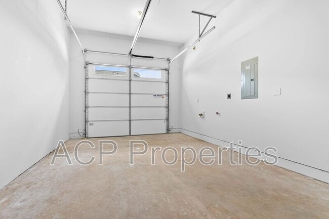 Building Photo - 2201 DeJong Dr