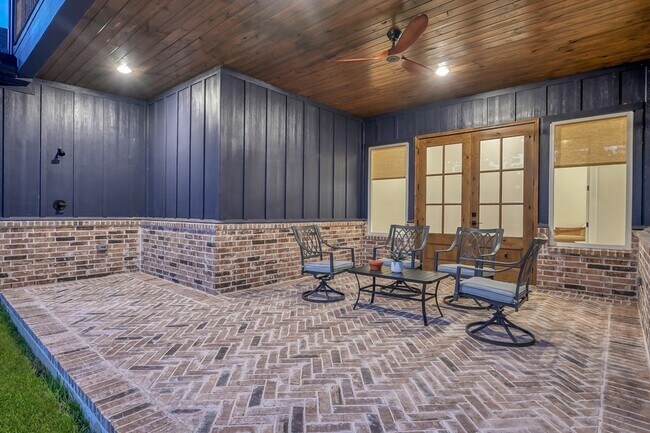 Building Photo - 15937 Stagecoach Rd