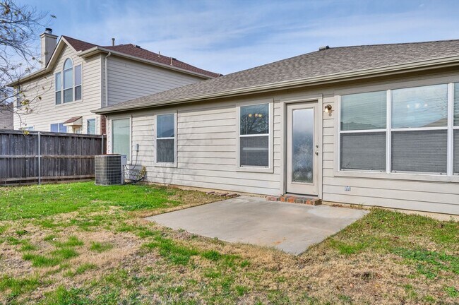 Building Photo - 2545 Prospect Hill Dr