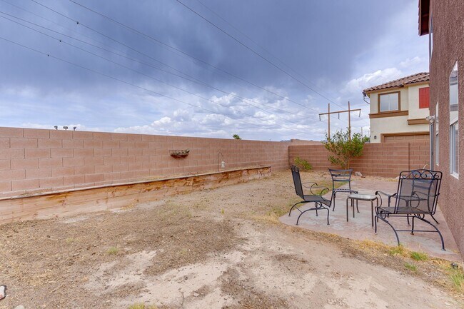 Building Photo - VIBRANT 3BEDROOM 2.5BATH HOME IN 89015