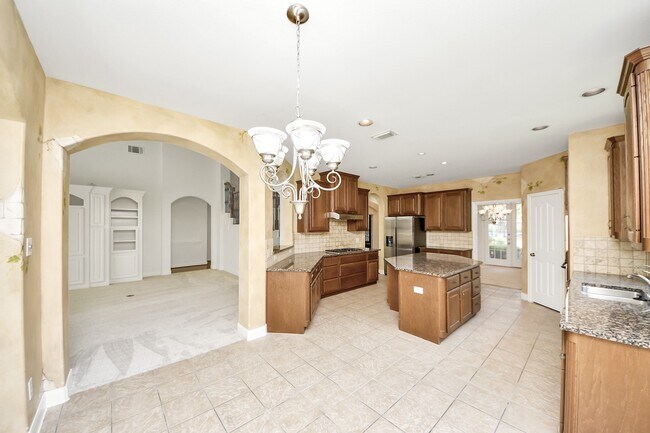 Building Photo - 3811 Parkside Dr