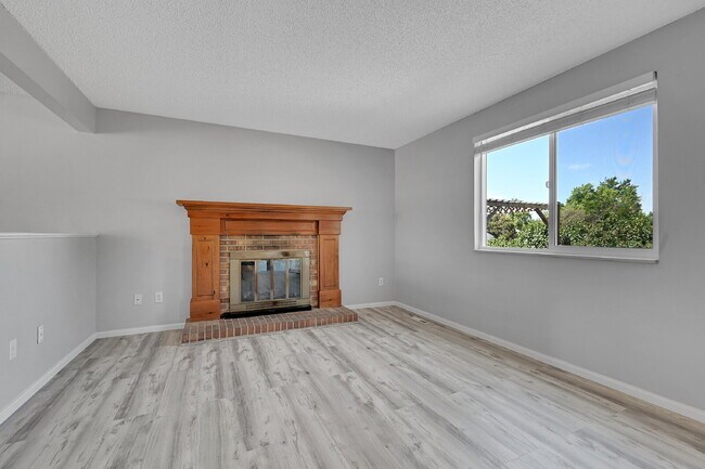Building Photo - $2,895 - 3 Bed, 2.5 Bath Home with Central...