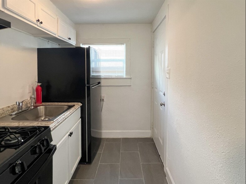 Building Photo - 11 Norwood St