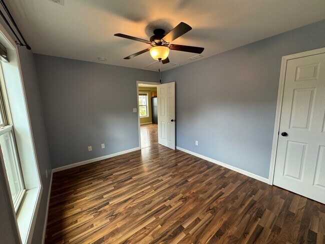 Building Photo - Weaverville - Modern, Three Bedroom, Fenced Yard