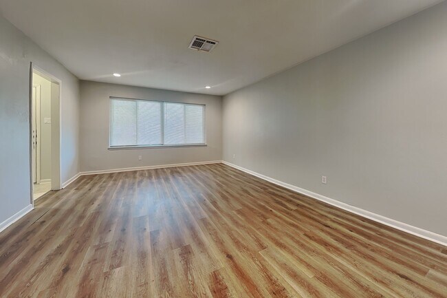 Building Photo - 5244 Greene Ave