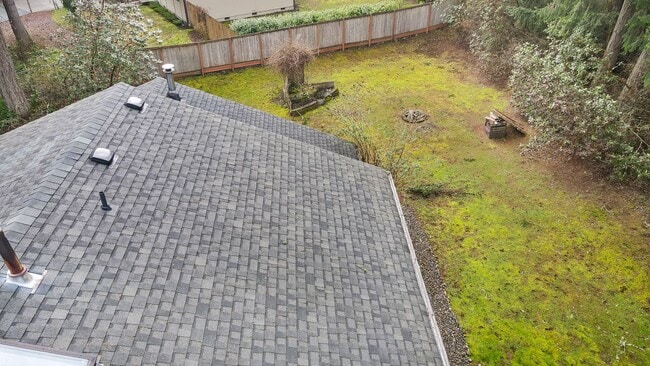 Building Photo - MOVE IN READY! Lake Forest home - 3 bedrooms - North Thurston School District