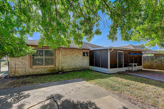 Building Photo - 4907 Quail Hollow Dr