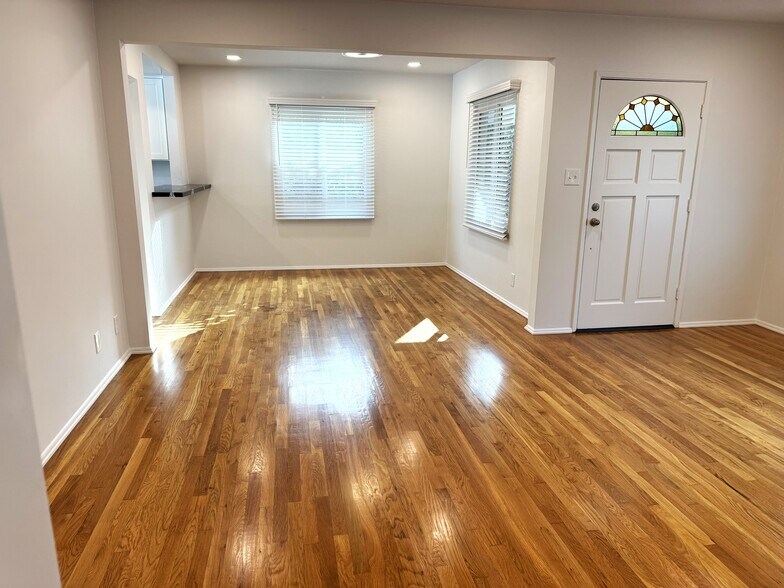 Building Photo - 3650 Hackett Ave