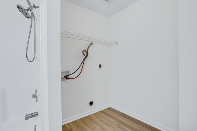 Building Photo - 3 Bedroom 2 Bathrooms in Sterling Creek - Richmond Hill