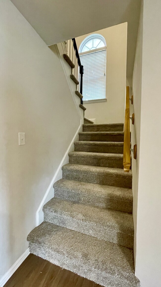 Building Photo - 6207 Oaken Gate Dr S