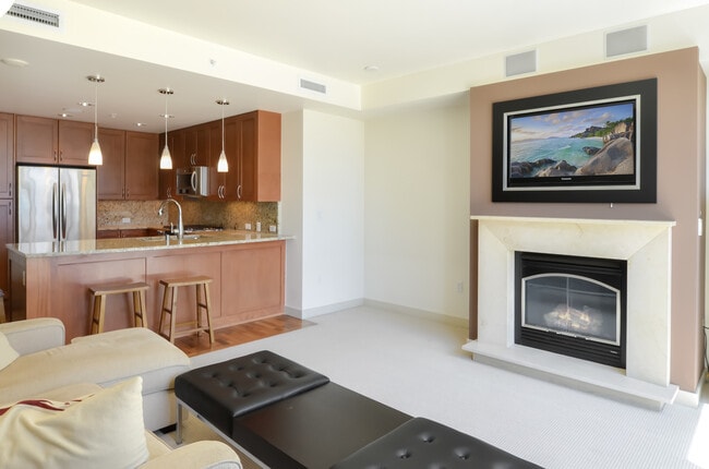 Building Photo - Luxury unit in Washington Square. Water/garbage included in rent/Plus mini storage. Central A/C t...
