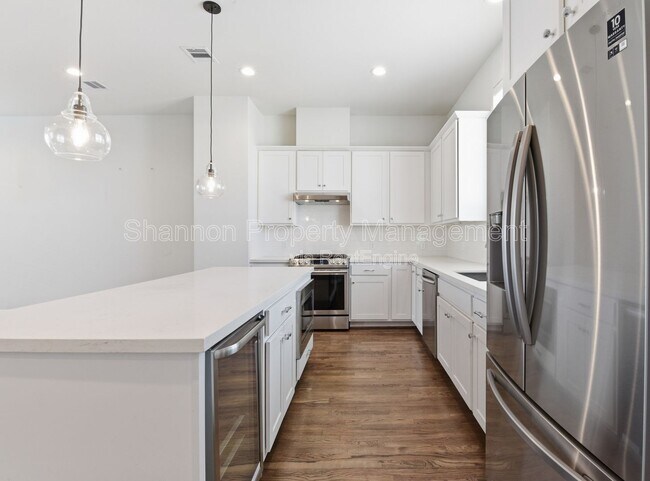 Building Photo - 3024 Charline