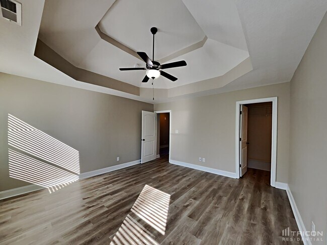 Building Photo - 634 Hollow Crst