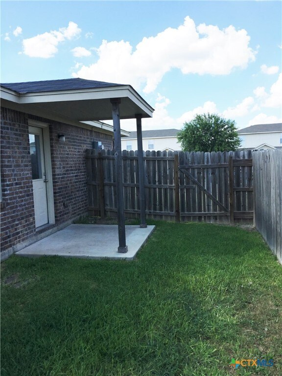 Building Photo - 1304 Cavalry Ln