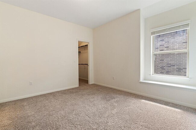 Building Photo - 607 Allende Bend