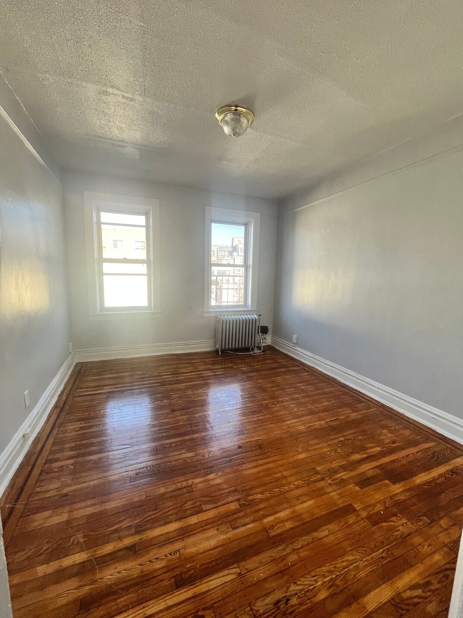 326 Summit Ave 402 - 333 Summit Ave