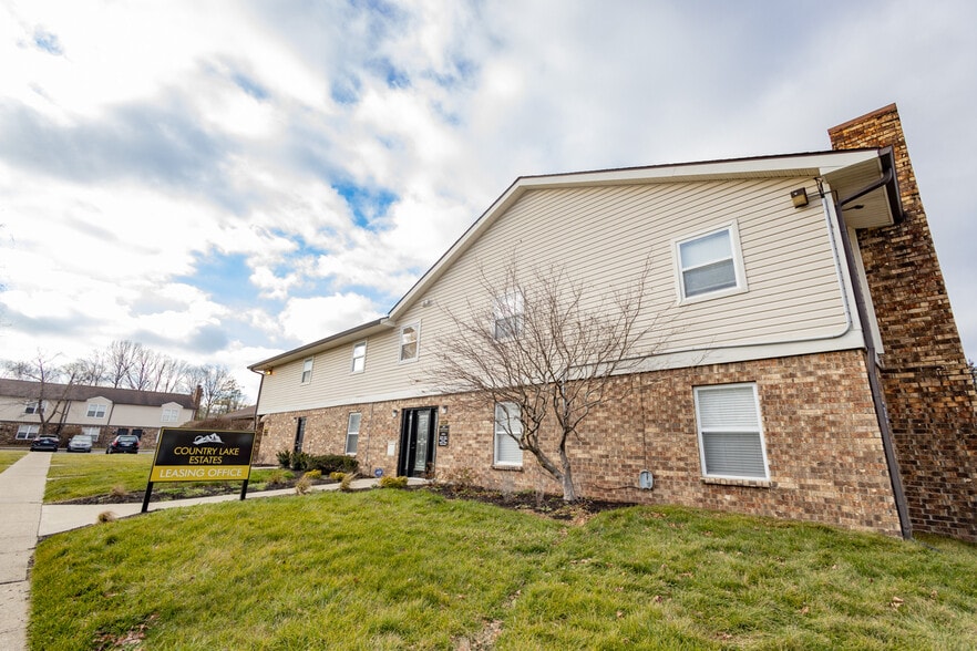 Building Photo - Country Lake Estates