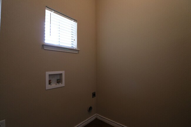 Building Photo - Stallion 3101 - 3105