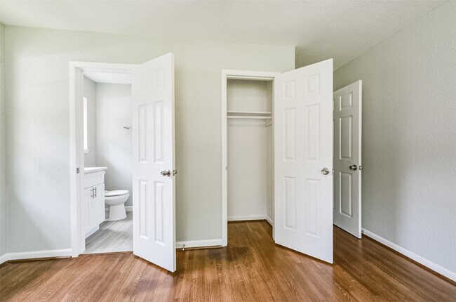 Building Photo - 9631 Bundy Ln