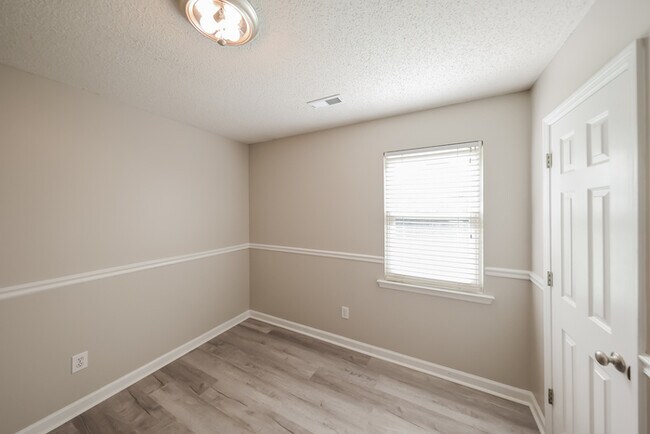 Building Photo - 202 Brook Wind Dr