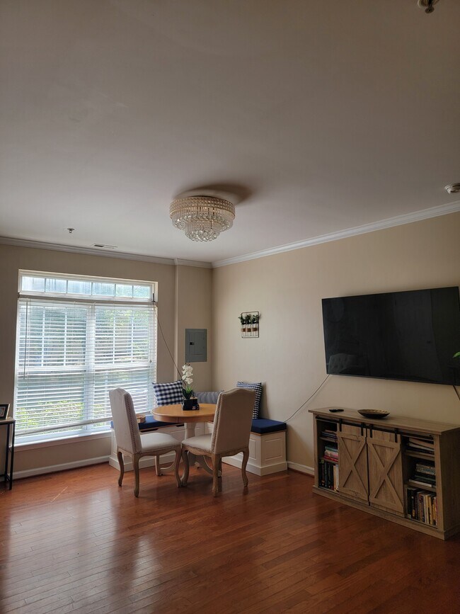 Building Photo - 2220 Valley Edge Dr