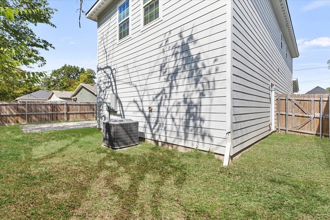 Building Photo - 3045 Barling St