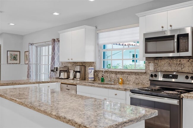 Building Photo - 7711 Coquina Dr