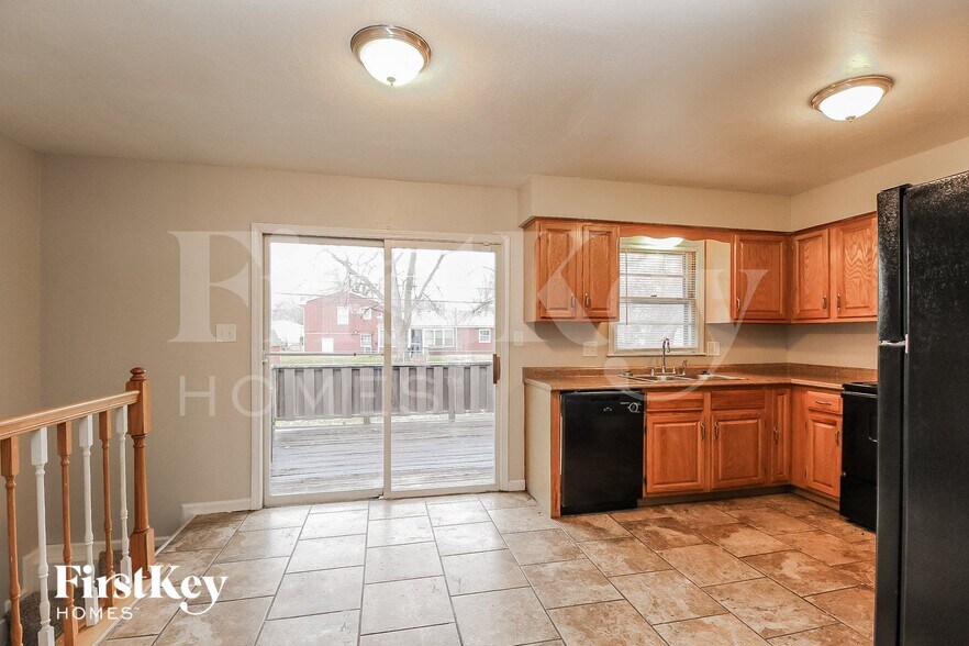 Building Photo - 9214 Farley Ave