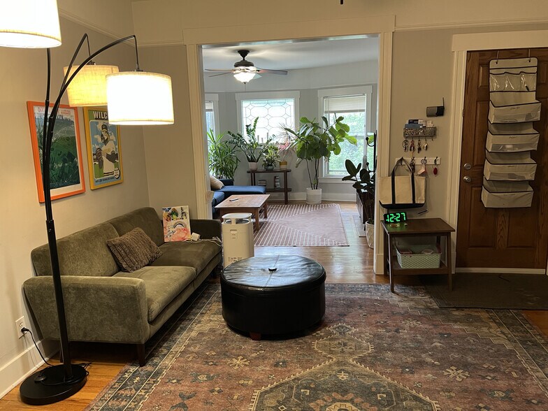 foyer/ sitting room - 807 Greenleaf St