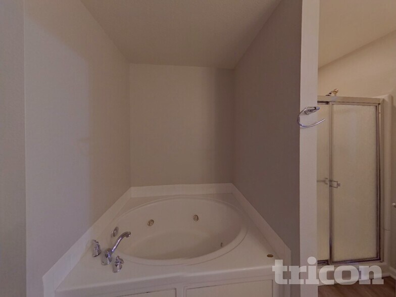 Building Photo - 1332 Waterlily Lane