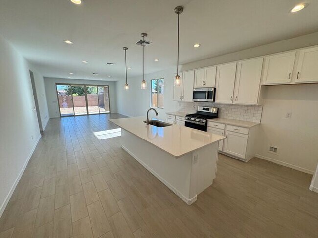 Building Photo - NEW 5 Bedroom 3 bathroom home in Surprise!