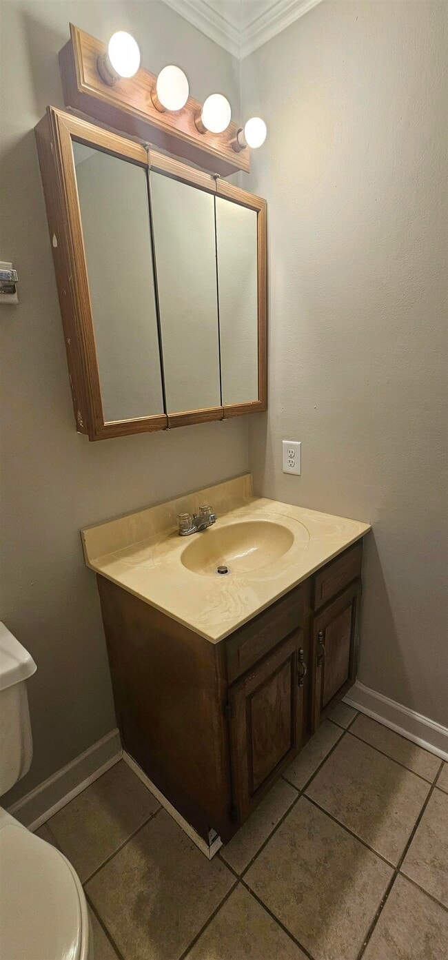 Building Photo - 615 Carter Ln