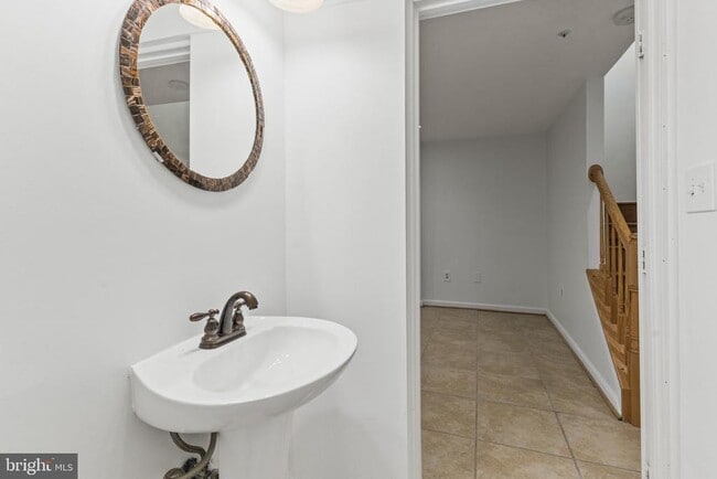 Building Photo - 6033 Grenfell Loop