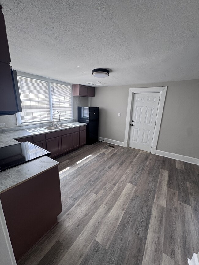 Building Photo - 105 Murray Dr