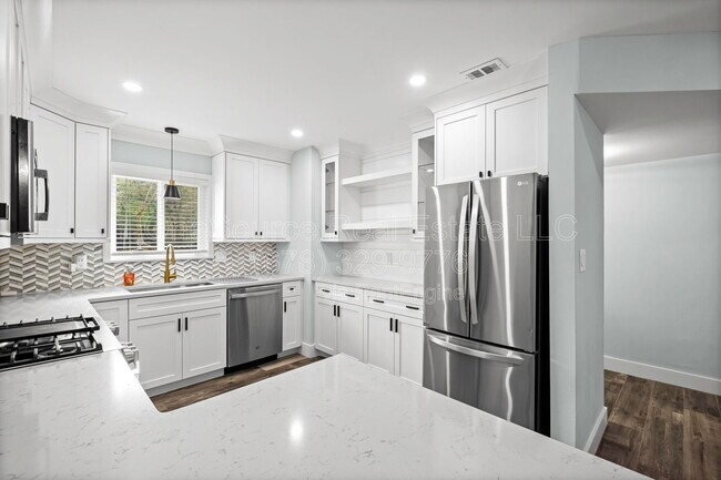 Building Photo - 2220 Haverhill Ct SE