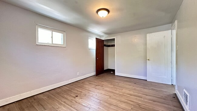Building Photo - Spacious 3-bed home in Midland, PA!