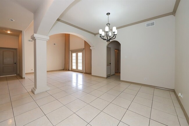 Building Photo - 305 Lake Clark Ct