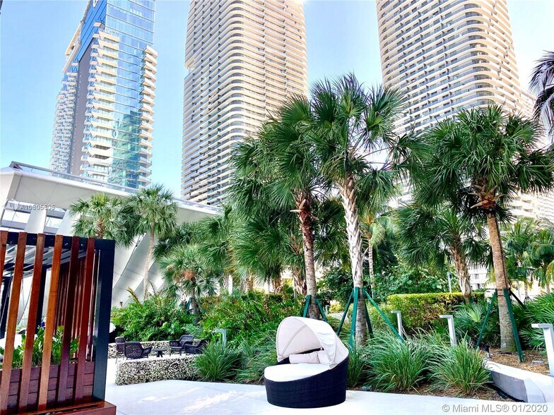 Building Photo - 88 SW 7th St