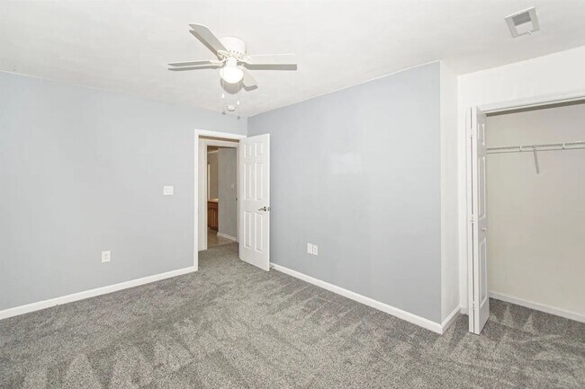 Building Photo - 1075 New Village Dr NW