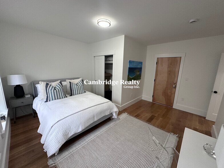 Building Photo - 401 Columbia St