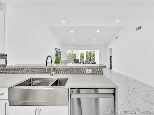 Building Photo - 21578 Altamira Ave