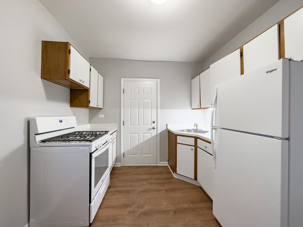 Building Photo - 5746 N Winthrop Ave