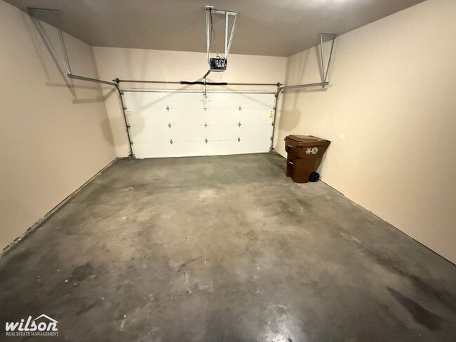 Building Photo - Spacious 3BR/2BA Duplex – Comfort Meets Co...