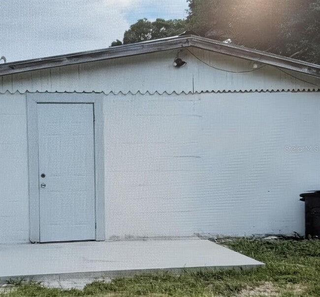 Building Photo - 2725 Sample St